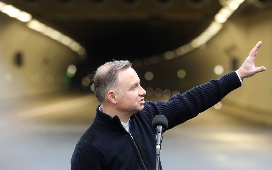 Andrzej Duda wizytuje tunel na zakopiance