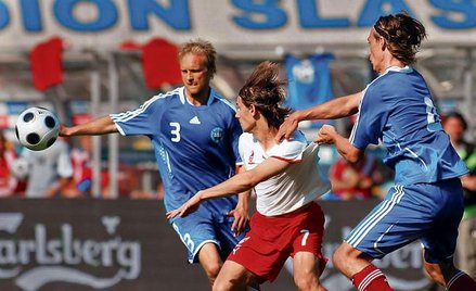 Euzebiusz Smolarek wywalczył rzut karny i asystował przy wyrównującym golu Jacka Krzynówka