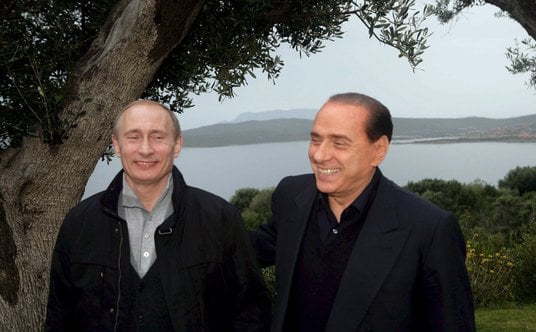 Silvio Berlusconi i Władimir Putin podczas spotkania w Villa Certosa