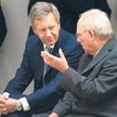 Christian Wulff (z lewej) rozmawia z ministrem finansów Wolfgangiem Schäublem na niedawnym przyjęciu