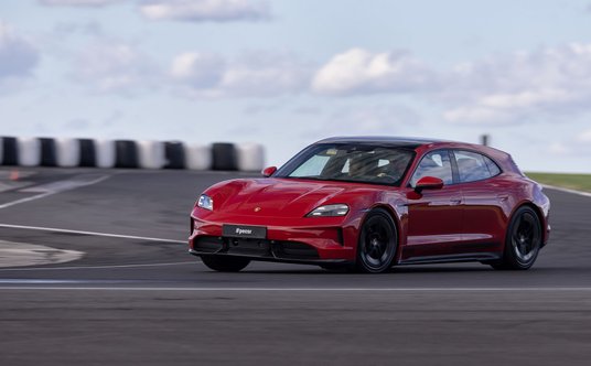 Zmodernizowany Porsche Taycan