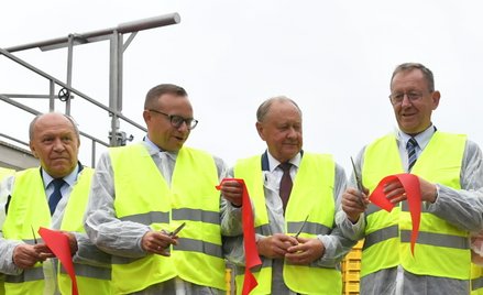 Otwarcie linii produkcyjnej w Zakładzie Dawtona w Milejowie-Osadzie. W wydarzeniu wzięli udział poli