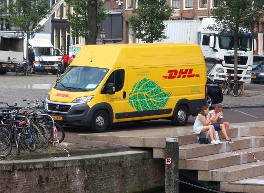 60 proc. floty kurierskiej DHL do 2025 r. będzie miało napęd elektryczny