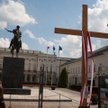 Krzyż stanął na Krakowskim Przedmieściu po wydarzeniach 10 kwietnia