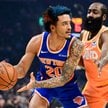 Jeremy Sochan i James Harden w meczu New York Knicks z Cleveland Cavaliers