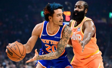 Jeremy Sochan i James Harden w meczu New York Knicks z Cleveland Cavaliers