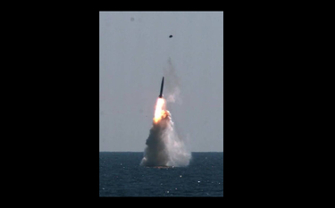 Zdjęcie z testu południowokoreańskiej rakiety SLBM