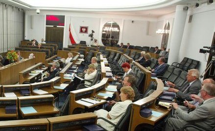 Dodatkowe posiedzenie Senatu ws. referendum 4 września