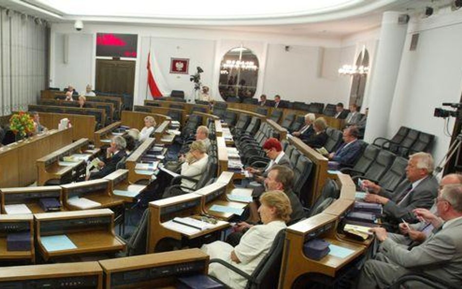 Dodatkowe posiedzenie Senatu ws. referendum 4 września