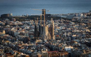 Zwiedzanie Sagrada Familia w Barcelonie to jedna z najpopularniejszych rozrywek turystów i pasażerów