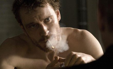 Michael Fassbender w "Głodzie" jako Bobby Sands, irlandzki terrorysta podejmujący więzienną głodówkę