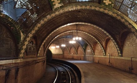 Stacja City Hall w Nowym Jorku została zamknięta w 1945 roku.