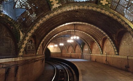Stacja City Hall w Nowym Jorku została zamknięta w 1945 roku.
