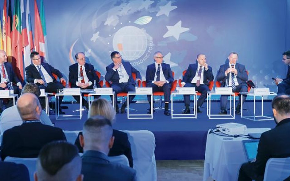 Sprawna kolej to odciążenie dróg, które są bardzo zatłoczone, mówili paneliści