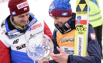 Stefan Horngacher i Kamil Stoch. Wielka Kryształowa Kula to ich wspólna zdobycz.