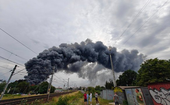 Starosta minski zwraca uwagę na zagrożenie dla trakcji kolejowej znajdującej się w pobliżu.