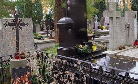 Dobra lokalizacja: stary cmentarz, cudzy grób