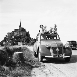 Citroëna 2CV wytwarzano ponad 40 lat, od 1948 do 1990 roku. Charakterystyczna sylwetka nie wszystkim