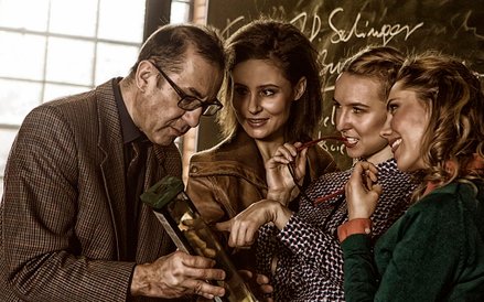 Rafał Dziwisz jako Konrad – belfer ze studentkami.