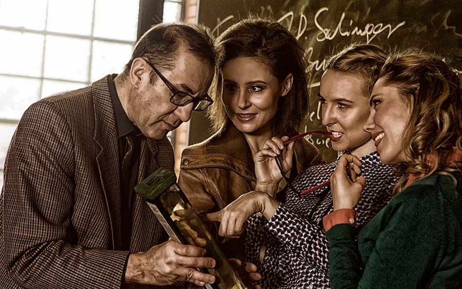 Rafał Dziwisz jako Konrad – belfer ze studentkami.