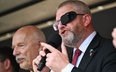 Na zdjęciu: przewodniczący Konfederacji Korony Polskiej, europoseł Grzegorz Braun (P) , obok Janusz 