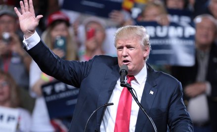 Trump ściga Clinton w sondażach. Na rynkach czuć niepokój
