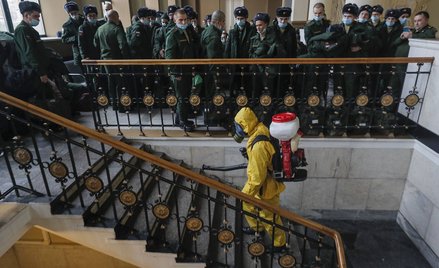 Dezynfekcja Dworca Kijowskiego w Moskwie