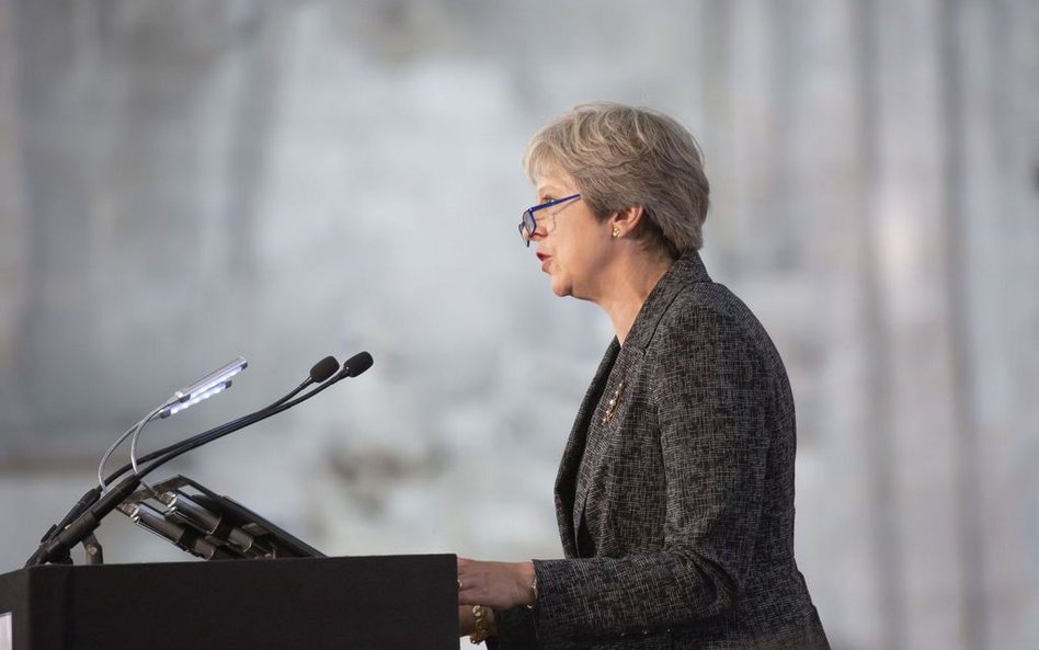 "Muzułmanki jak skrzynki pocztowe" podzielą partię May?