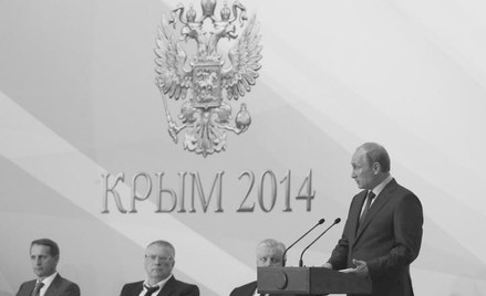 Władimir Putin pcha UE w przepaść – uważa autor. Na zdjęciu: wystąpienie prezydenta Rosji w trakcie 
