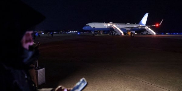 Problemy z Air Force One. Samolot, którym Donald Trump leciał do Davos, musiał zawrócić