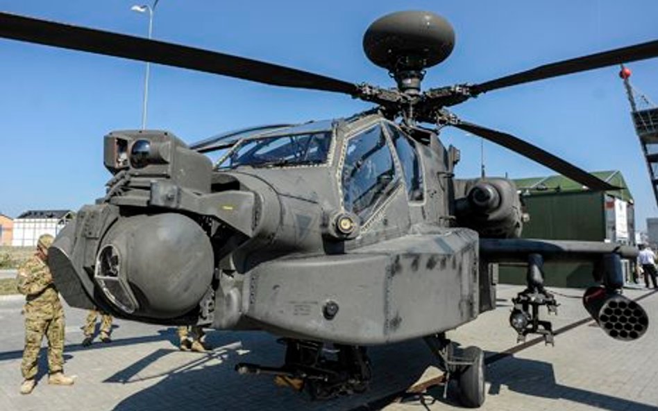 AH-64 Apache Boeinga to droga broń wyceniana na ponad 60 mln dol. za sztukę.