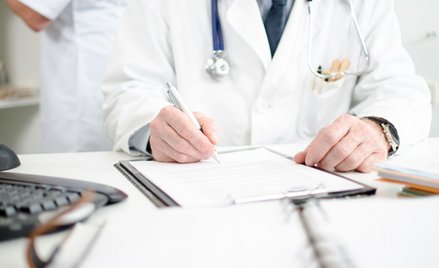 Lekarz nie zapłaci za badania diagnostyczne pacjenta. Wyrok WSA: klauzule umowne są niezgodne z praw