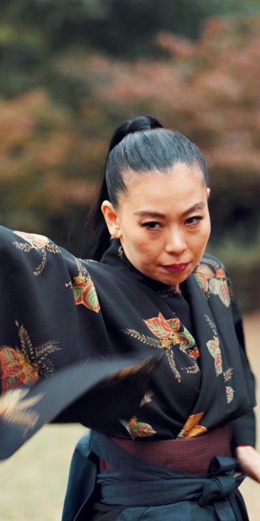 W spokojnych czasach samurajki uczono przede wszystkim dobrych manier i przygotowywano je do roli żo