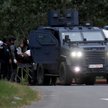 Kosowska policja ewakuuje rannego z wsi Banjska