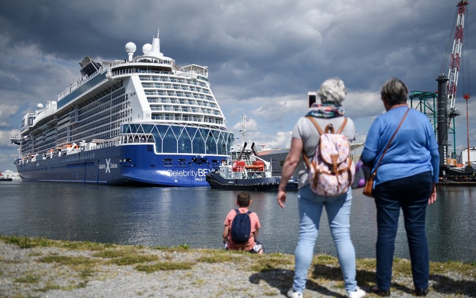 Celebrity Beyond opuszcza stocznię w Saint-Nazaire we Francji. Jednostka należąca do Royal Caribbean