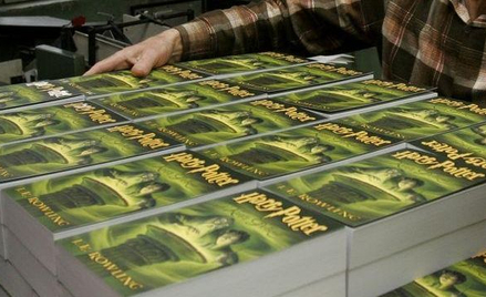 BBC i AFP informują o spaleniu książek o Harrym Potterze