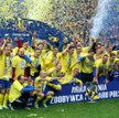 Po pokonaniu w finale Lecha Poznań, piłkarze Arki długo świętowali sukces wspólnie ze swoimi kibicam
