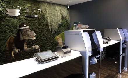 Dinozaury-roboty obsługują gości japońskiej sieci Henn na Hotel. Czy tak ma wyglądać ewolucja obsług