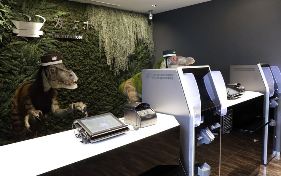 Dinozaury-roboty obsługują gości japońskiej sieci Henn na Hotel. Czy tak ma wyglądać ewolucja obsług