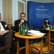 Wiesław Prugar (pierwszy z lewej) podczas konferencji "Rz" nt. gazu łupkowego