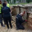 Na tzw. Łączce na Cmentarzu Wojskowym na warszawskich Powązkach w ramach poszukiwań ofiar komunizmu 