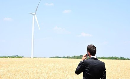 Francuzi skupią się na usługach. Poczekają na lepszy wiatr dla farm