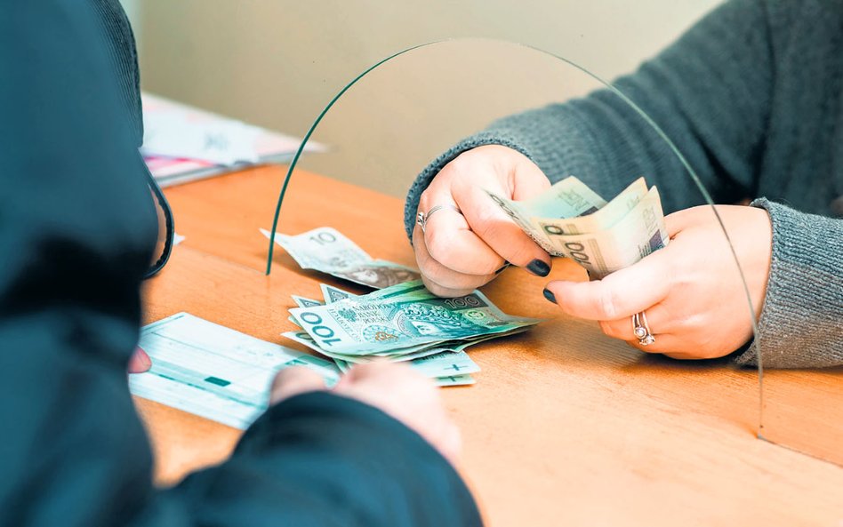 Polacy nie chcą, żeby zabrano im gotówkę. Boją się o bezpieczeństwo