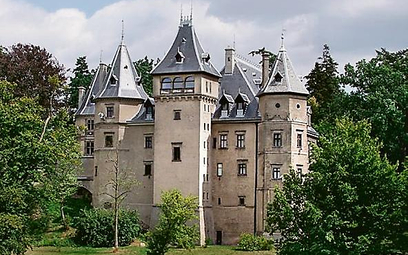 Zamek w Gołuchowie otacza 160-hektarowy park