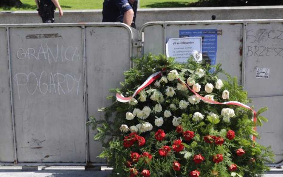 Sejmu strzegło kilkuset policjantów i metalowe barierki