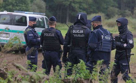 Policjanci na granicy z Białorusią