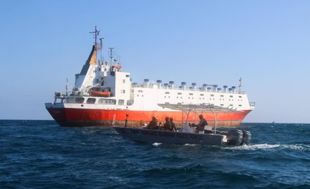 Funkcjonariusze Morskich Sił Policyjnych Puntlandu patrolują wybrzeże w związku z nasileniem ataków 