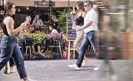 Spadek siły nabywczej może przełożyć się na ograniczenie wydatków na usługi gastronomiczne. Fot. Bar