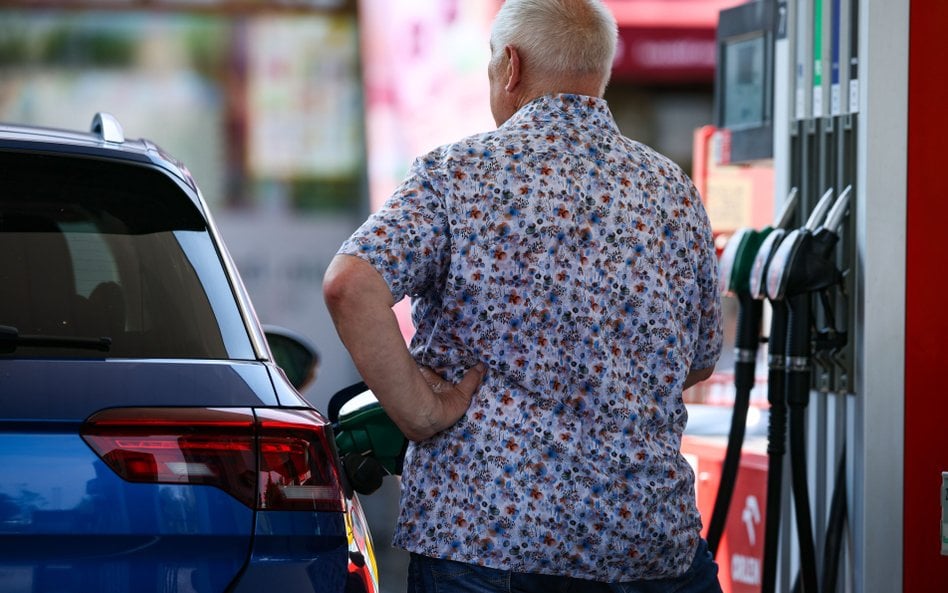 Od wtorku tankowanie na stacjach benzynowych w Polsce znów będzie droższe
