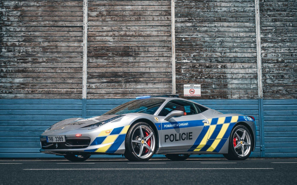 Jak w Dubaju. Czeska policja będzie patrolować drogi w Ferrari